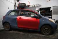 yaris_red_door