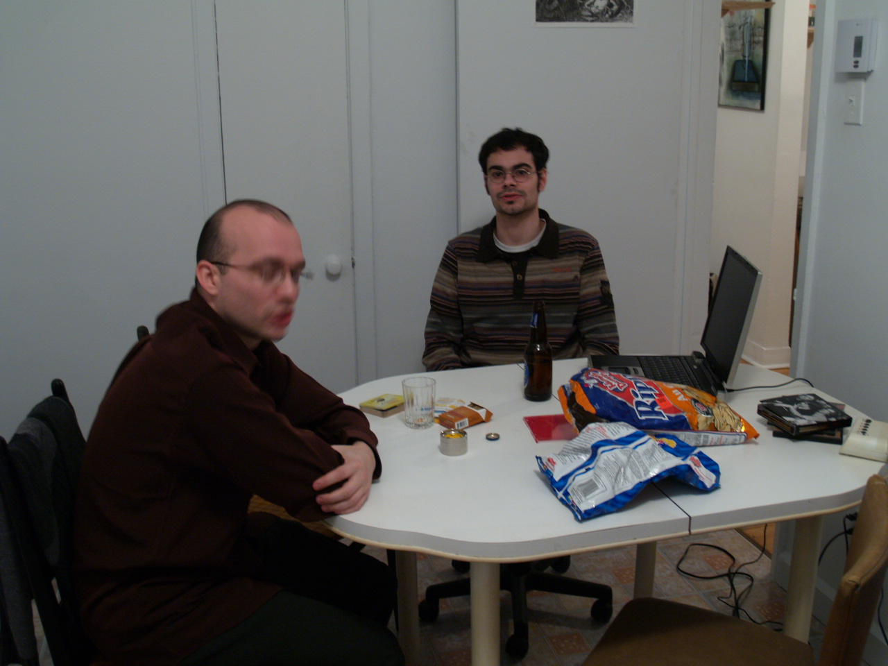 laptop_and_chips
