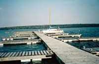 bateau_de_ross_seul_au_quai