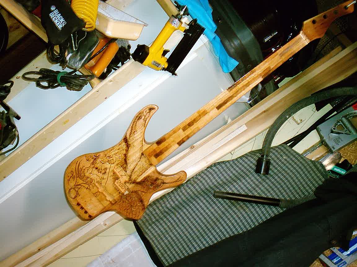 bass_varnish_front