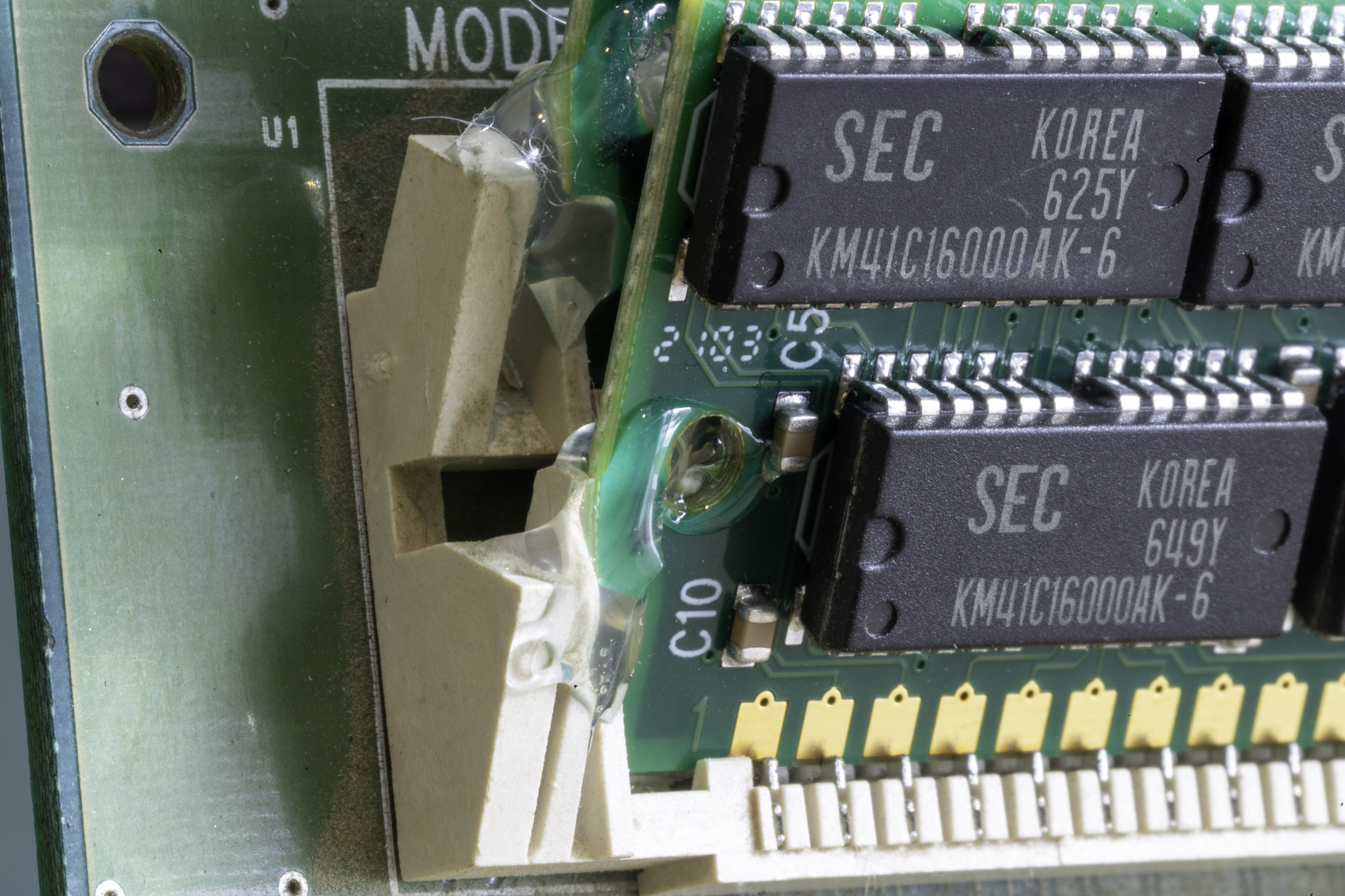 SB32_hotglue_ram