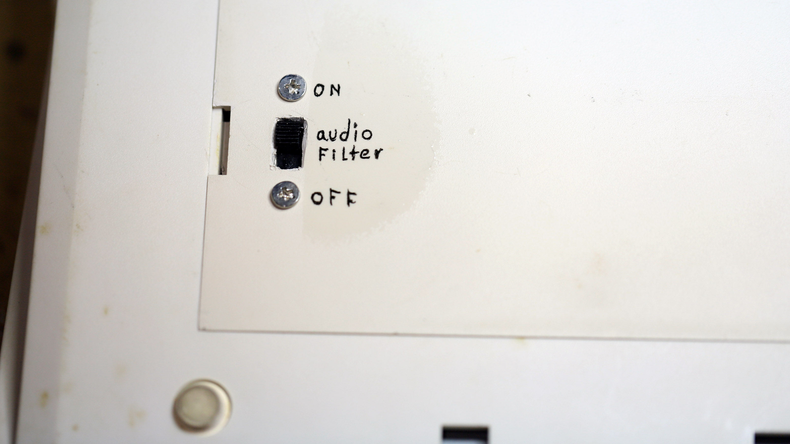 a500_audioflter_trapdoor_switch_ext