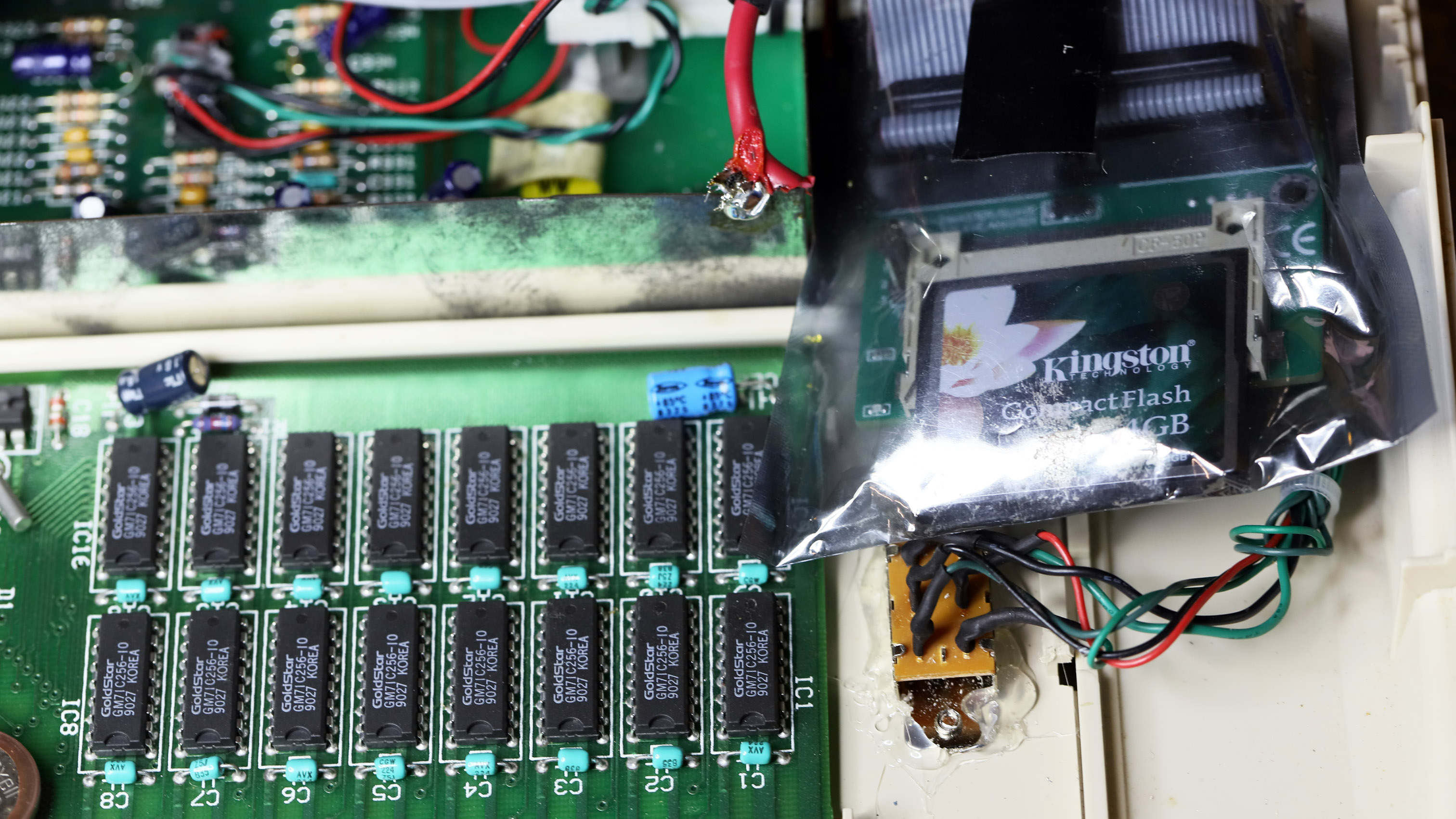 a500_audioflter_trapdoor_switch_int