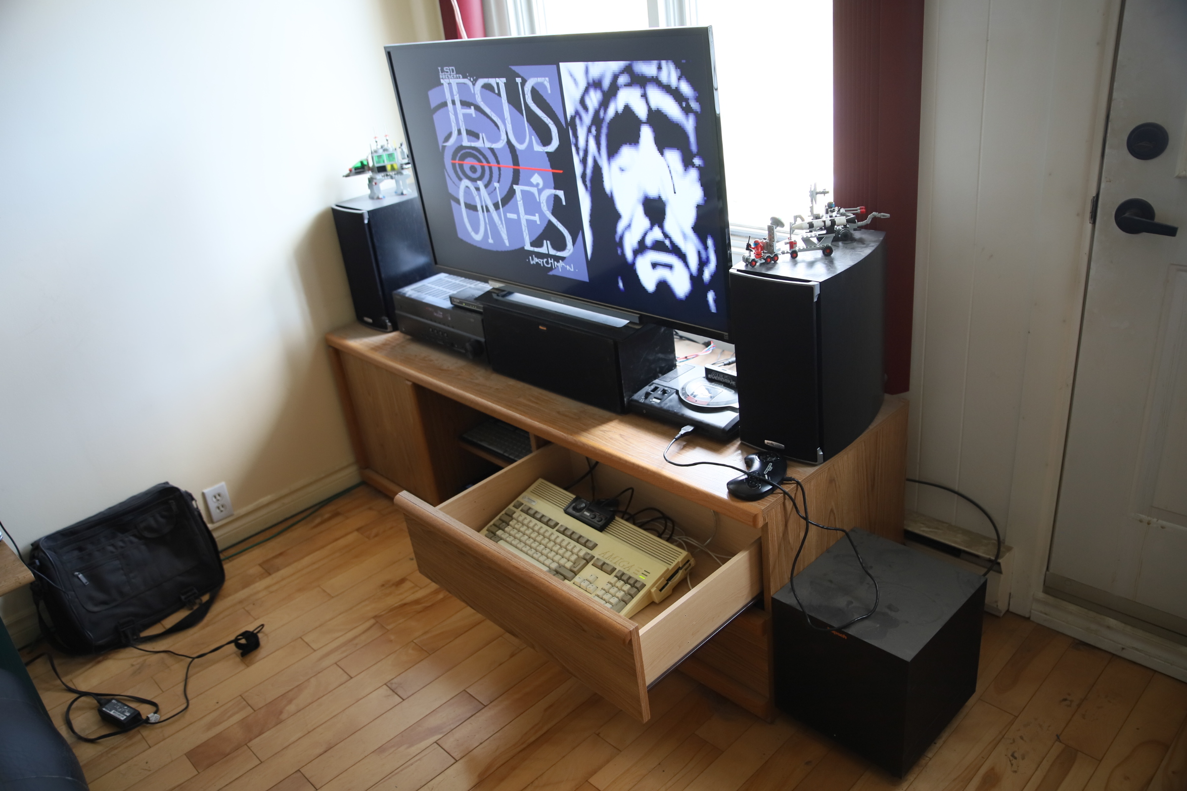 amiga_jesus_on_e