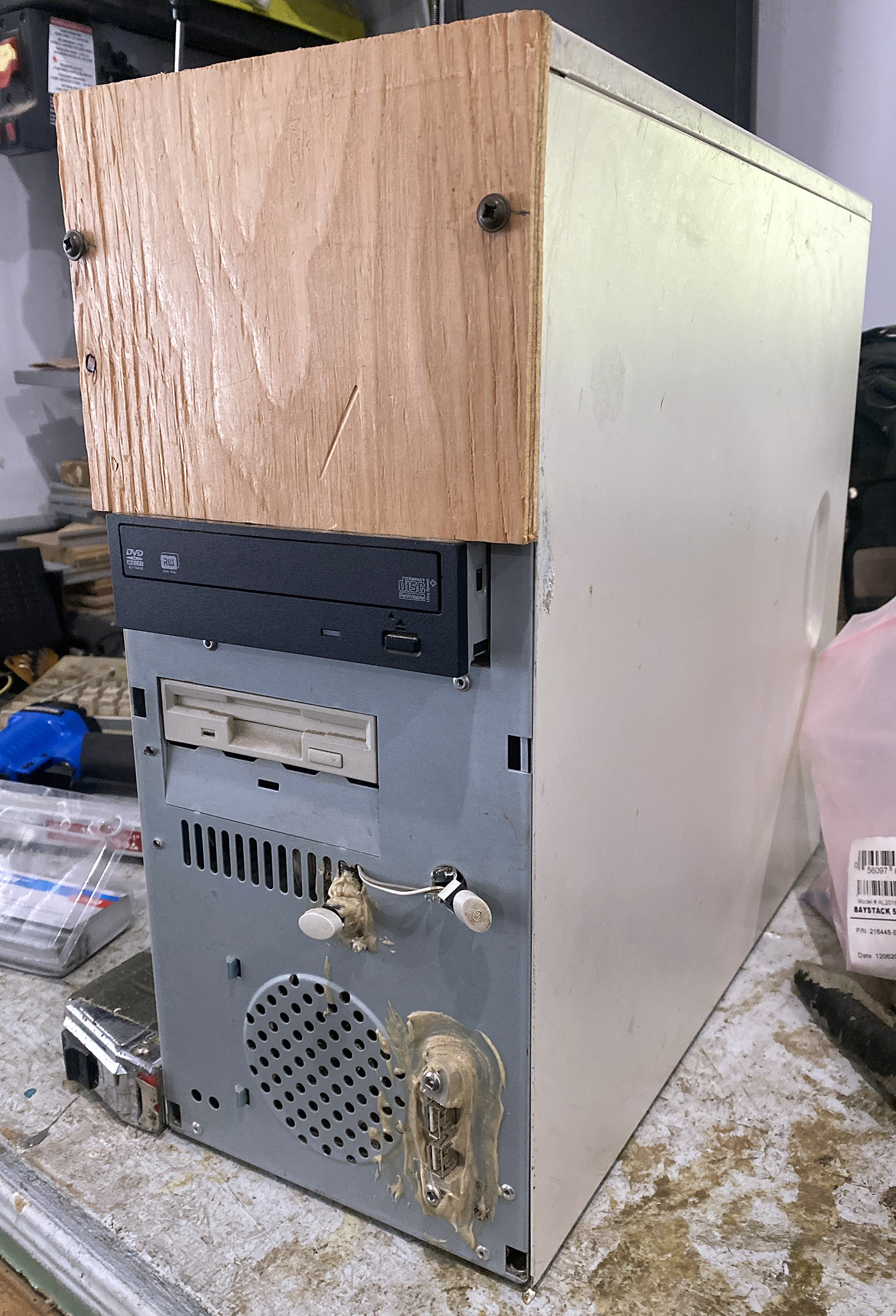 garage_computer_wood_panel