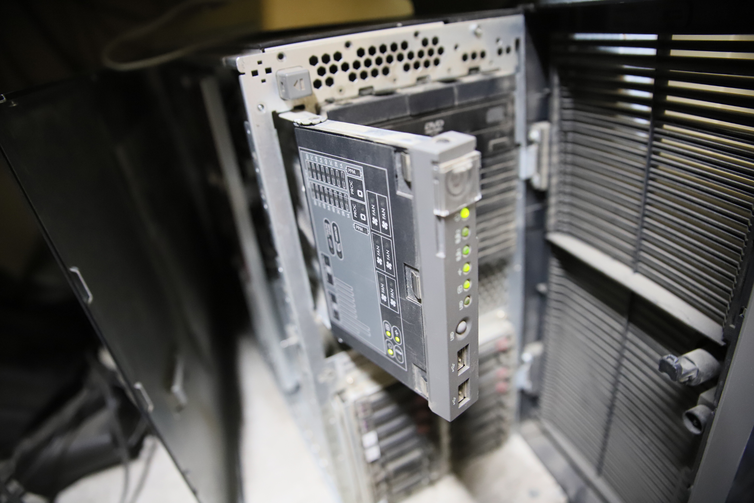 hp_ml370g5_diag_panel