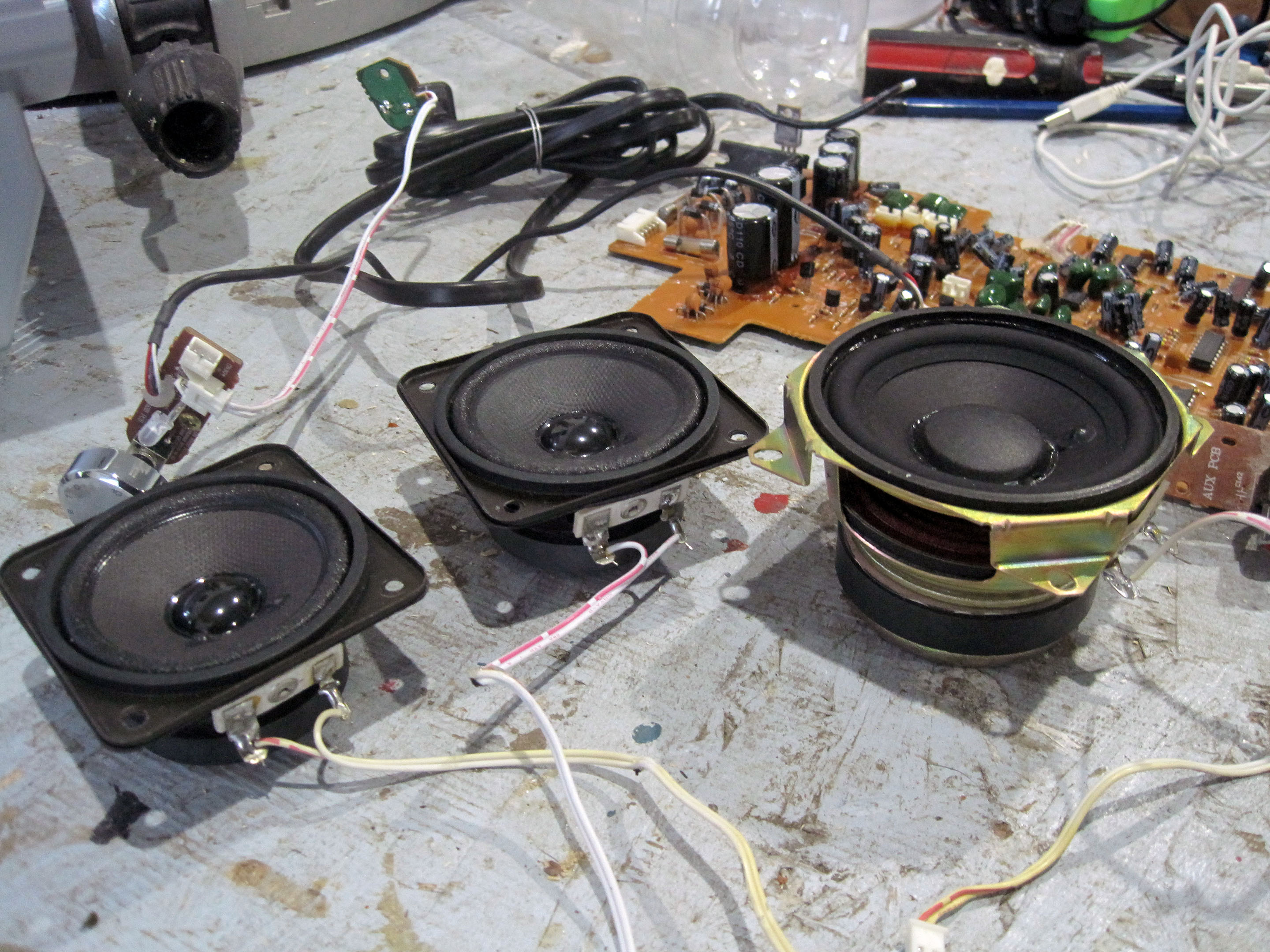 teac_speaker_set_2.1