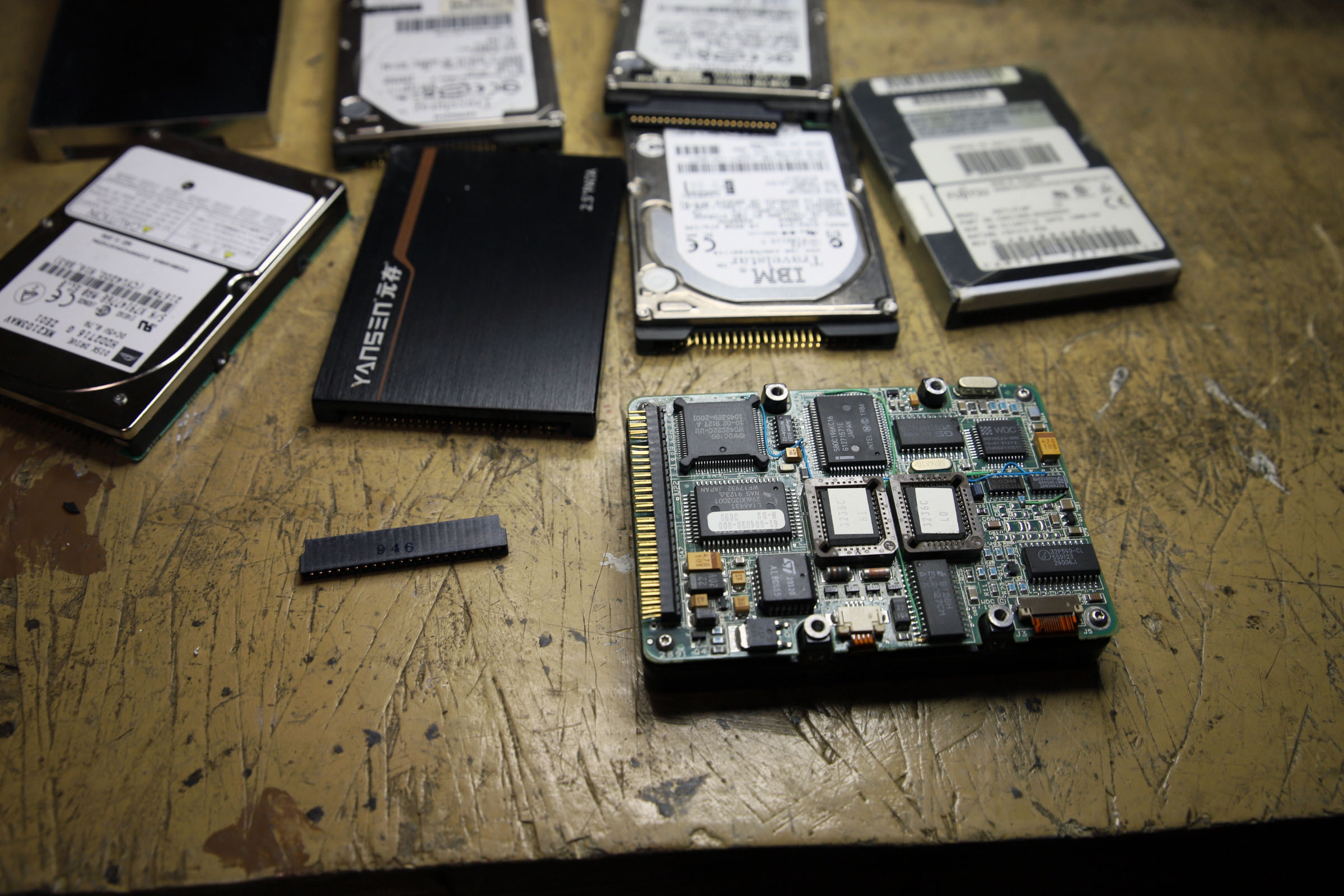 tidbit_60_hdd_laptop_rear