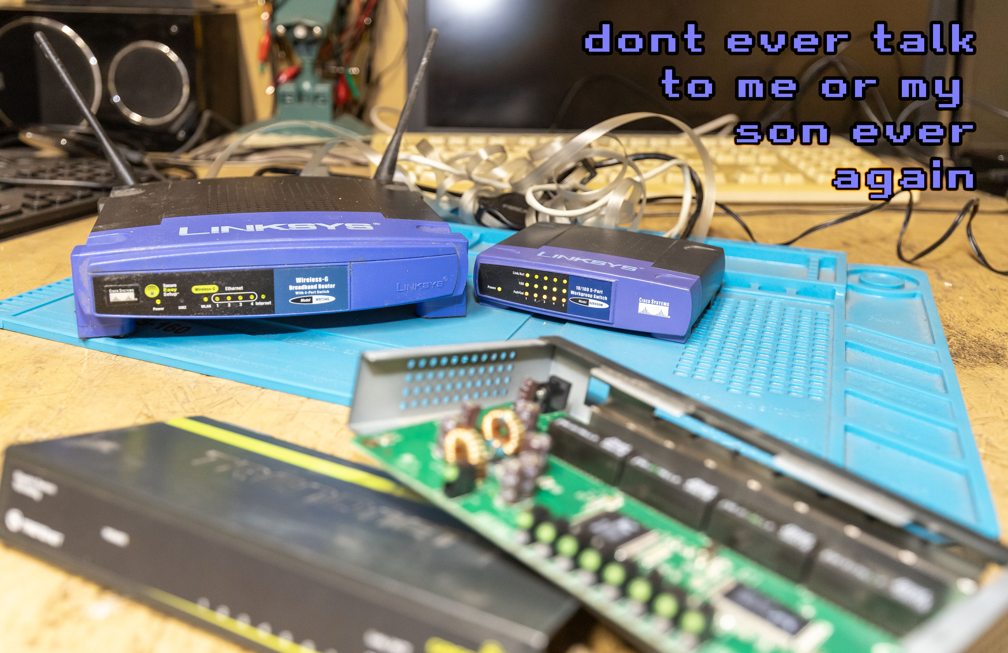 wrt54g_switch_linkysys_trendnet_green
