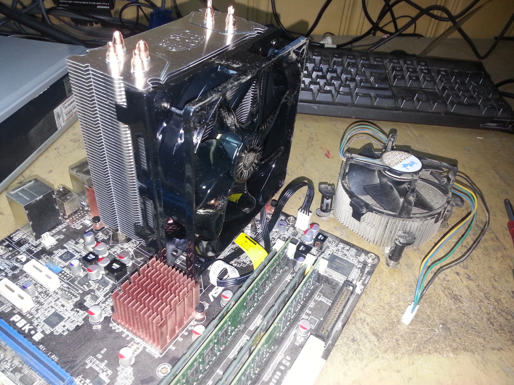 xeon_intel_stock_fan_coolermaster_212_evo_replacement