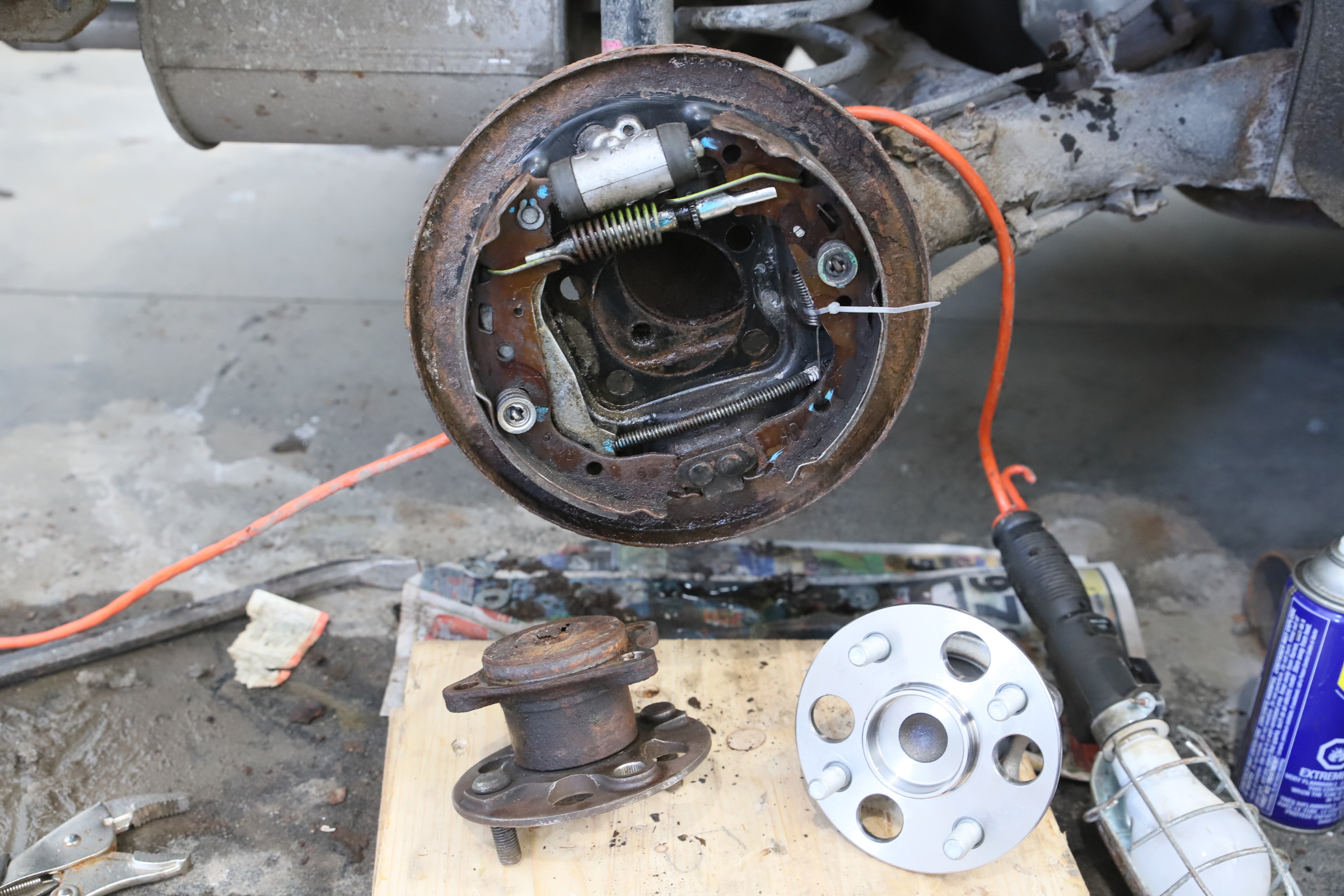 assembly_hub_switched_hydraulic_line_cut