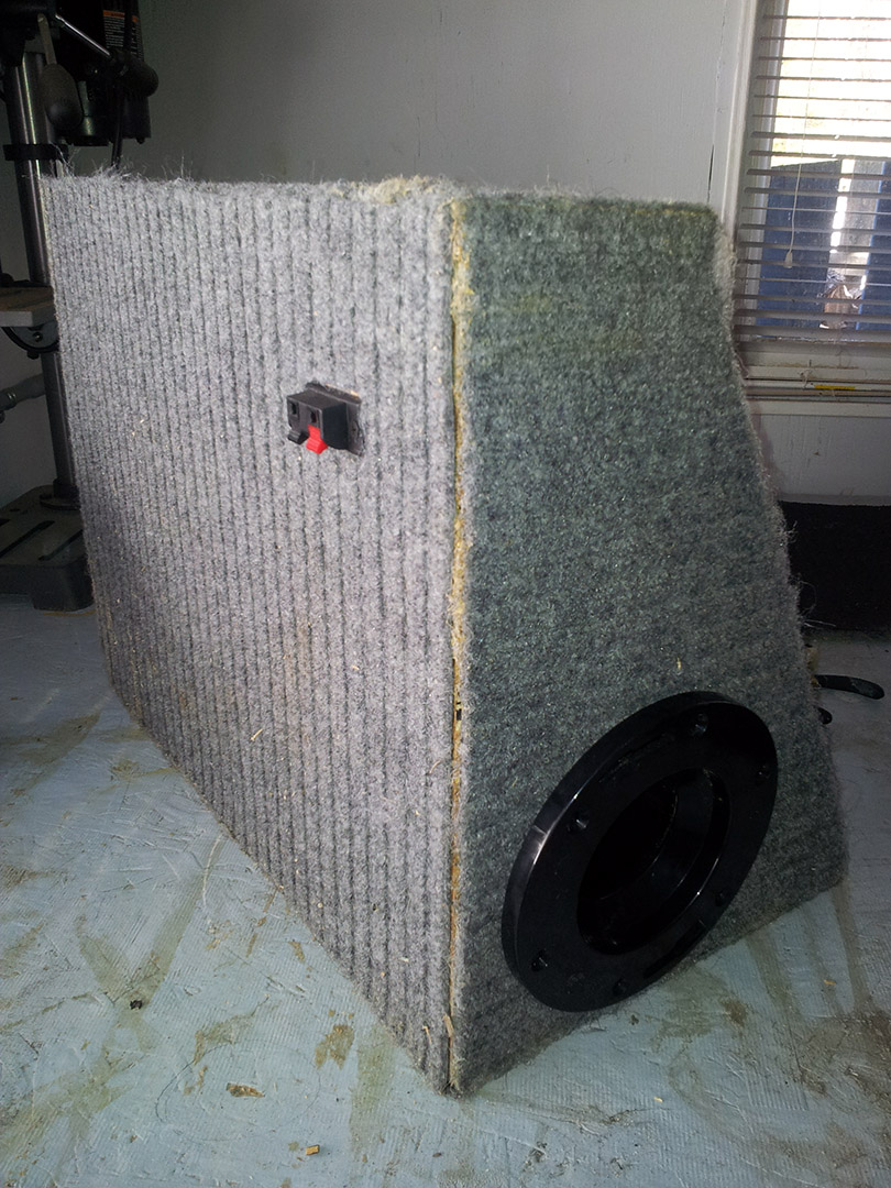 building_12_speaker_09_bass_reflex