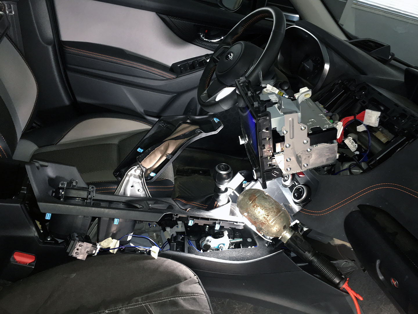 subaru_2023_crosstrek_armrest_rear_camera