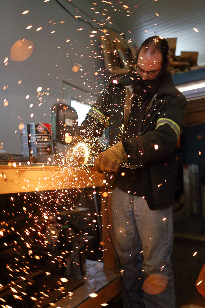 wrx_rusted_shocks_repair_Thorn_radial_sparks_grinder