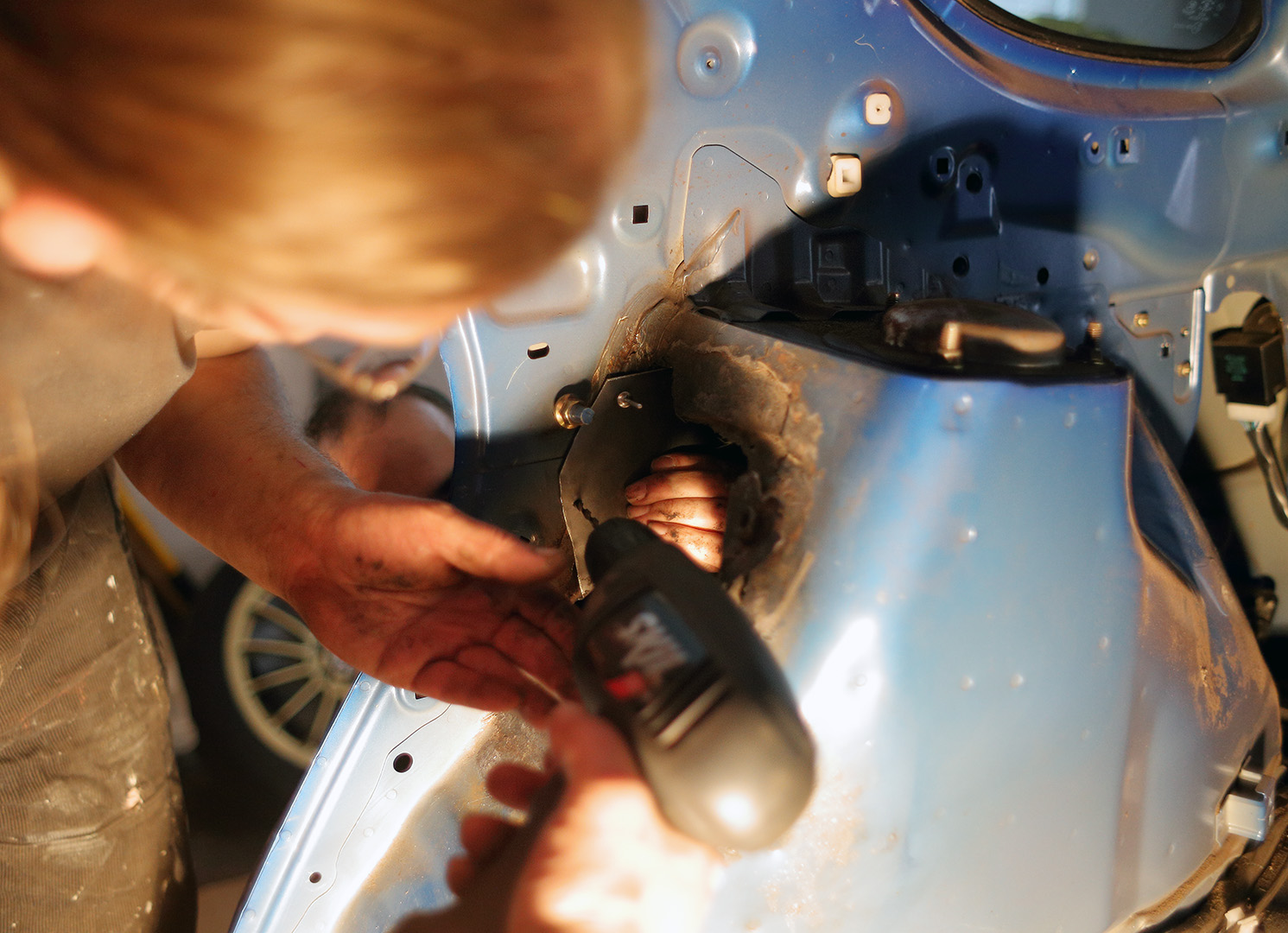 wrx_rusted_shocks_repair_rivet