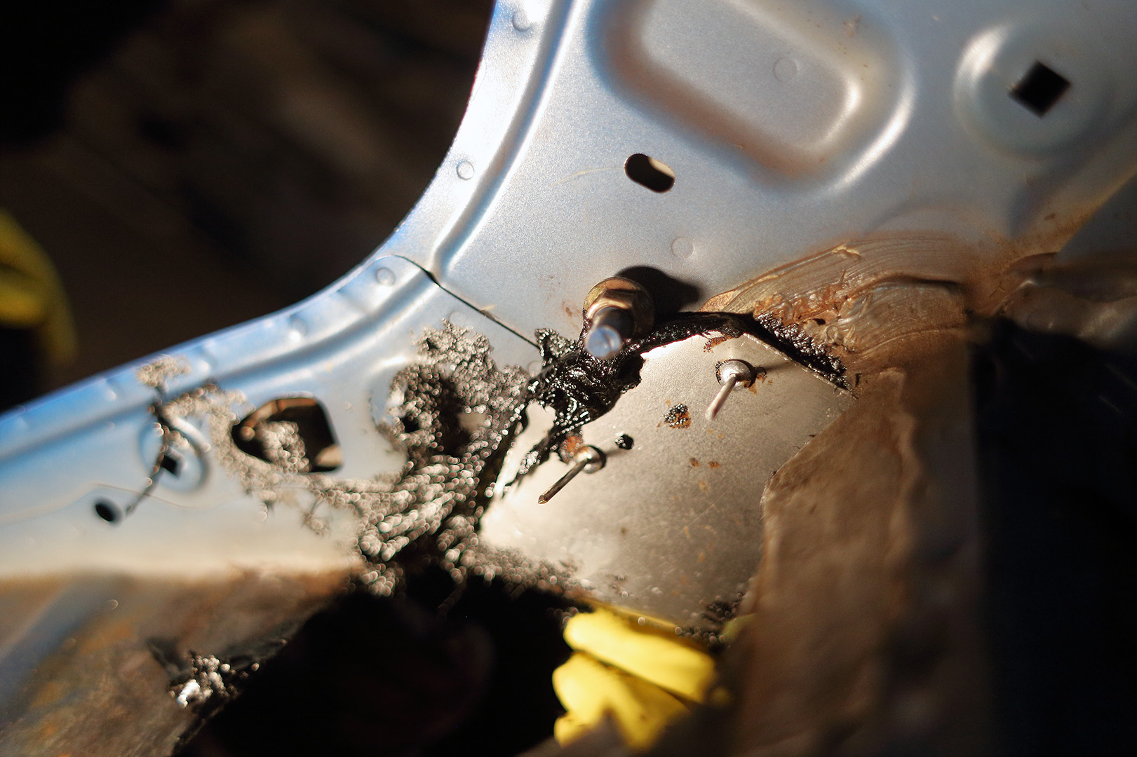 wrx_rusted_shocks_repair_rivet_undercoat_pitch