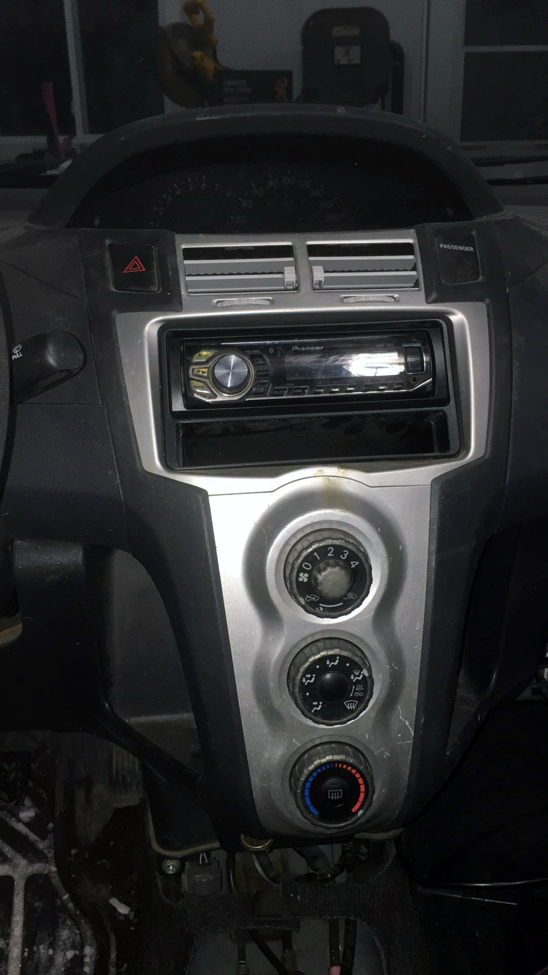 yaris_pioneer_dashboard_radio