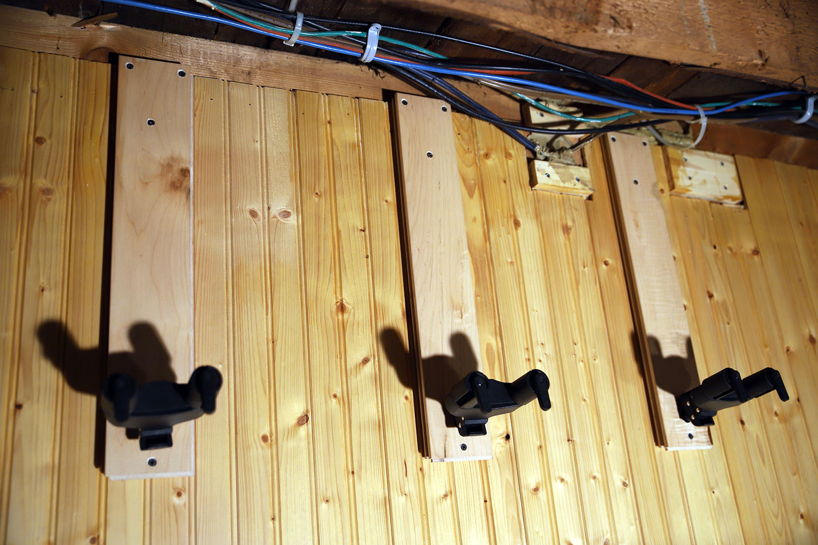 wall_hanger_bass_2
