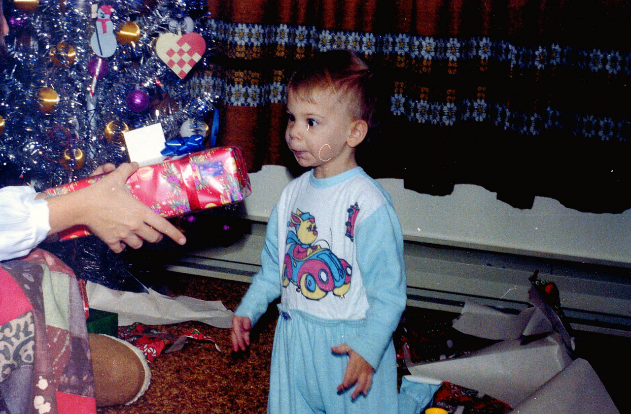 adeline_noel_present