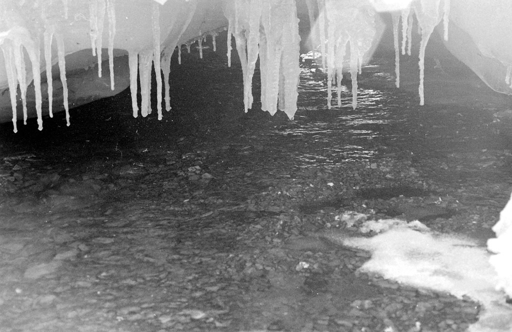 underground_river_snow