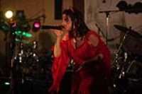 pop_chanteuse_rouge