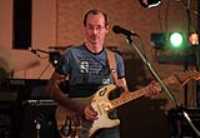 rock_guitarist_3
