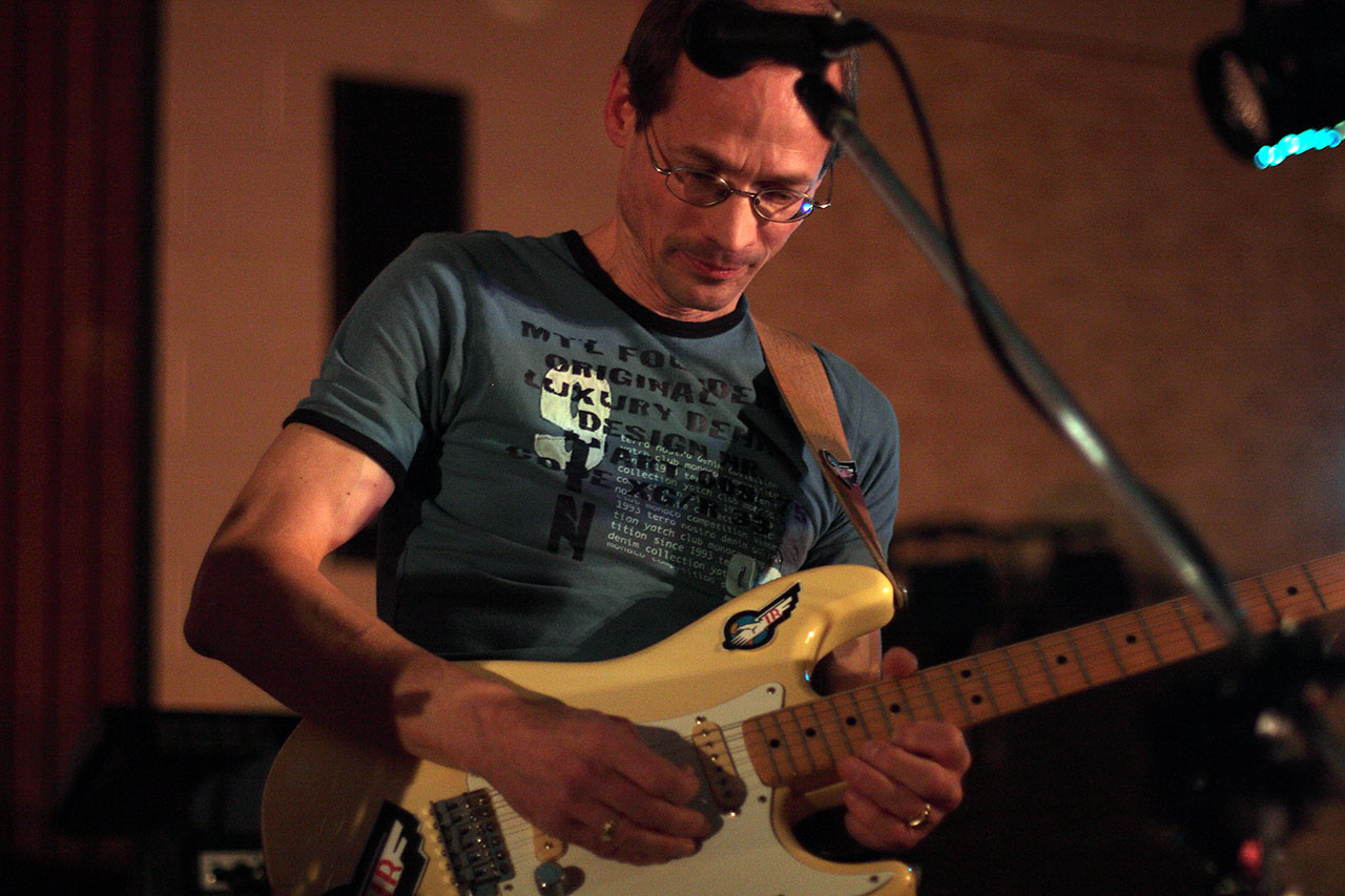 rock_guitarist_1