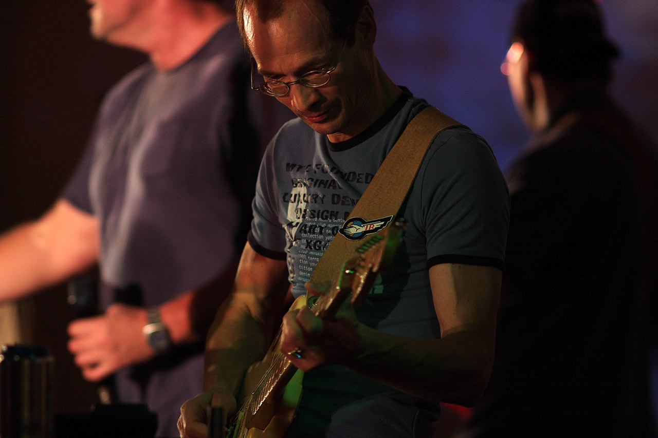 rock_guitarist_2