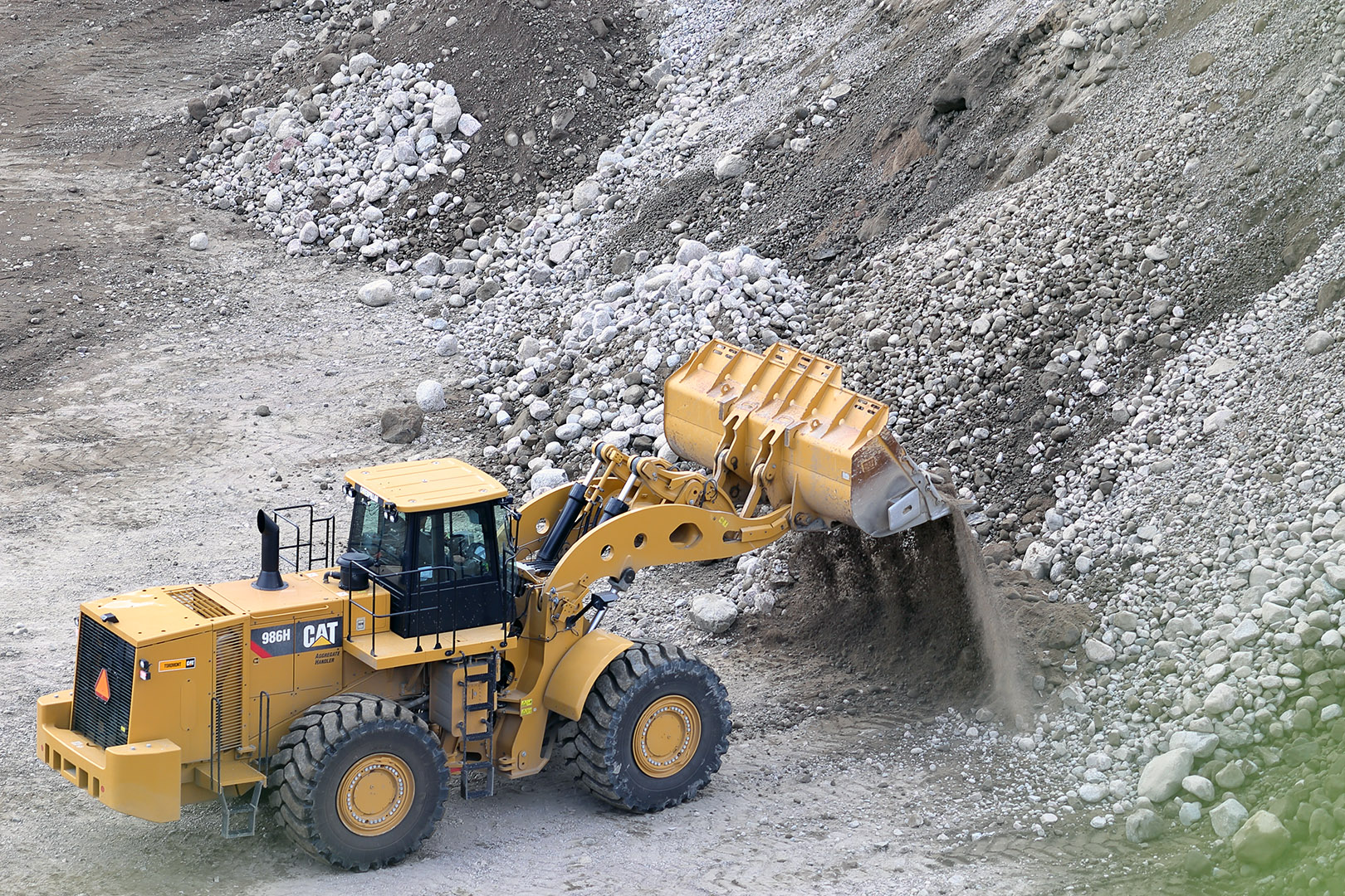 dumper_preparing_ground