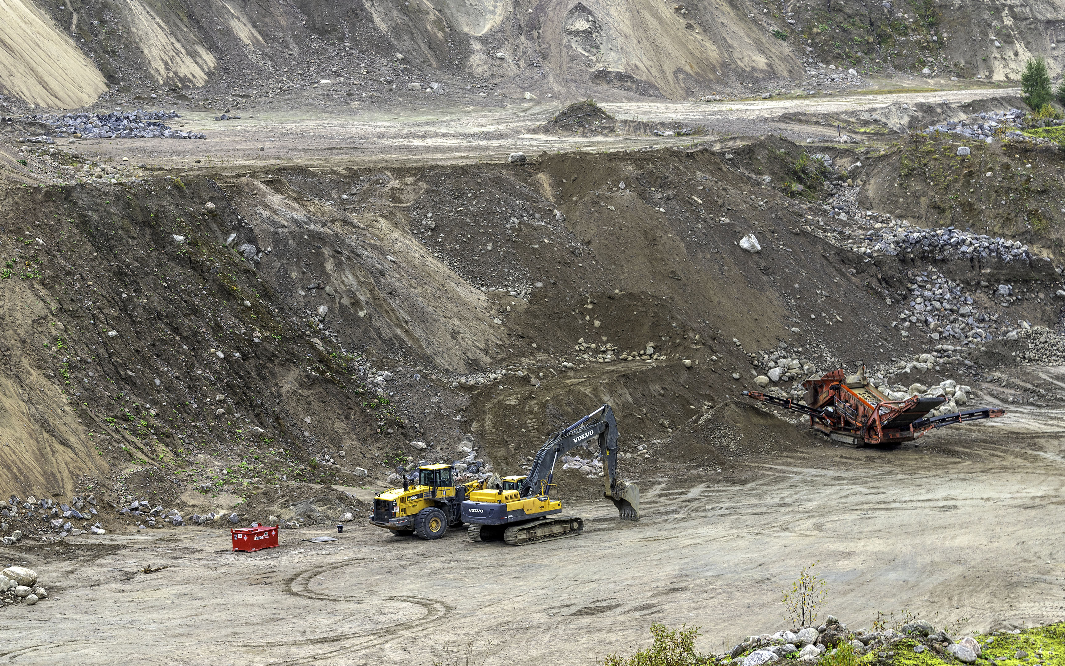 peb_crusher_excavators