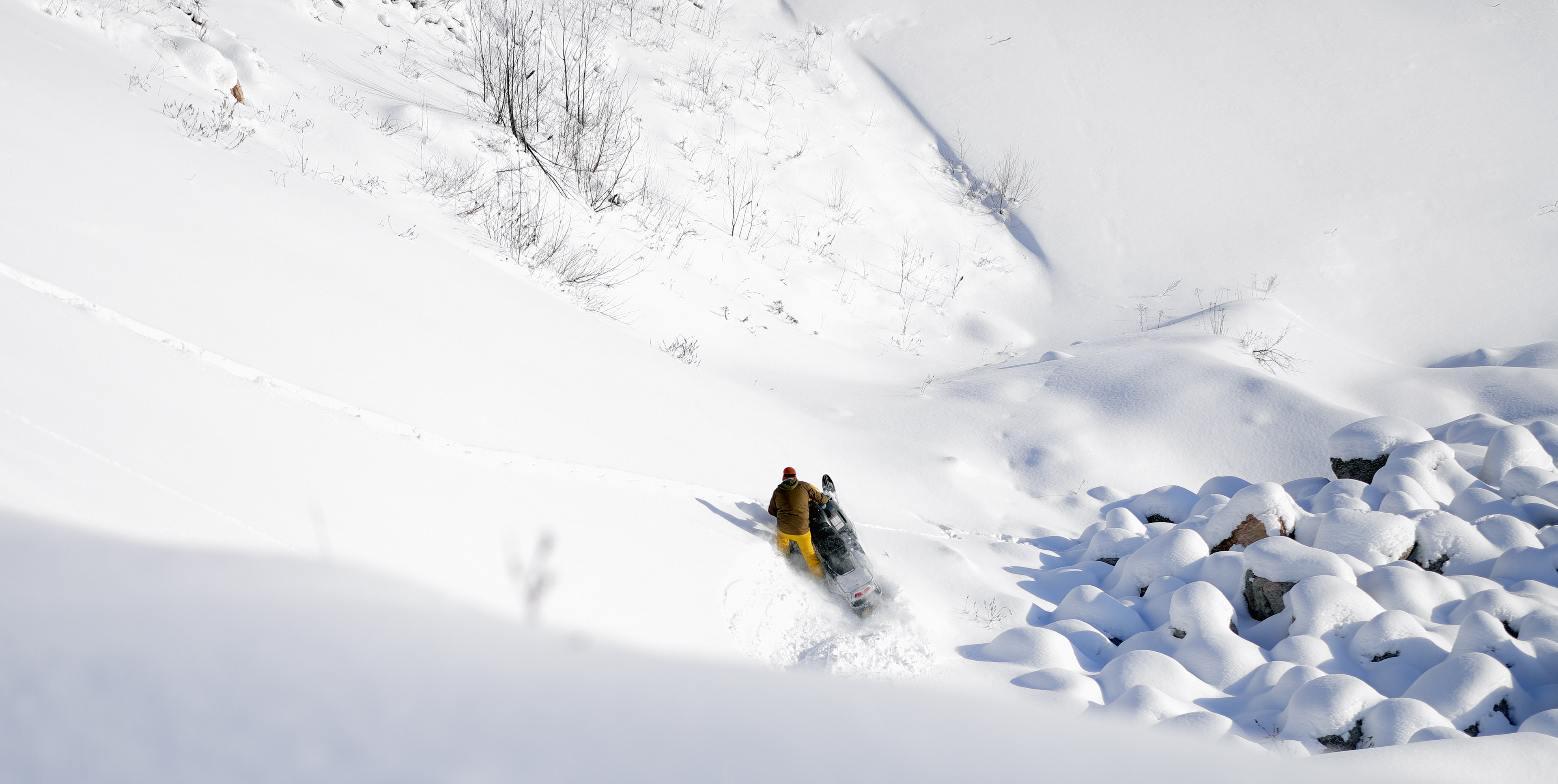 skidoo_sand_quarry_yellow_suit