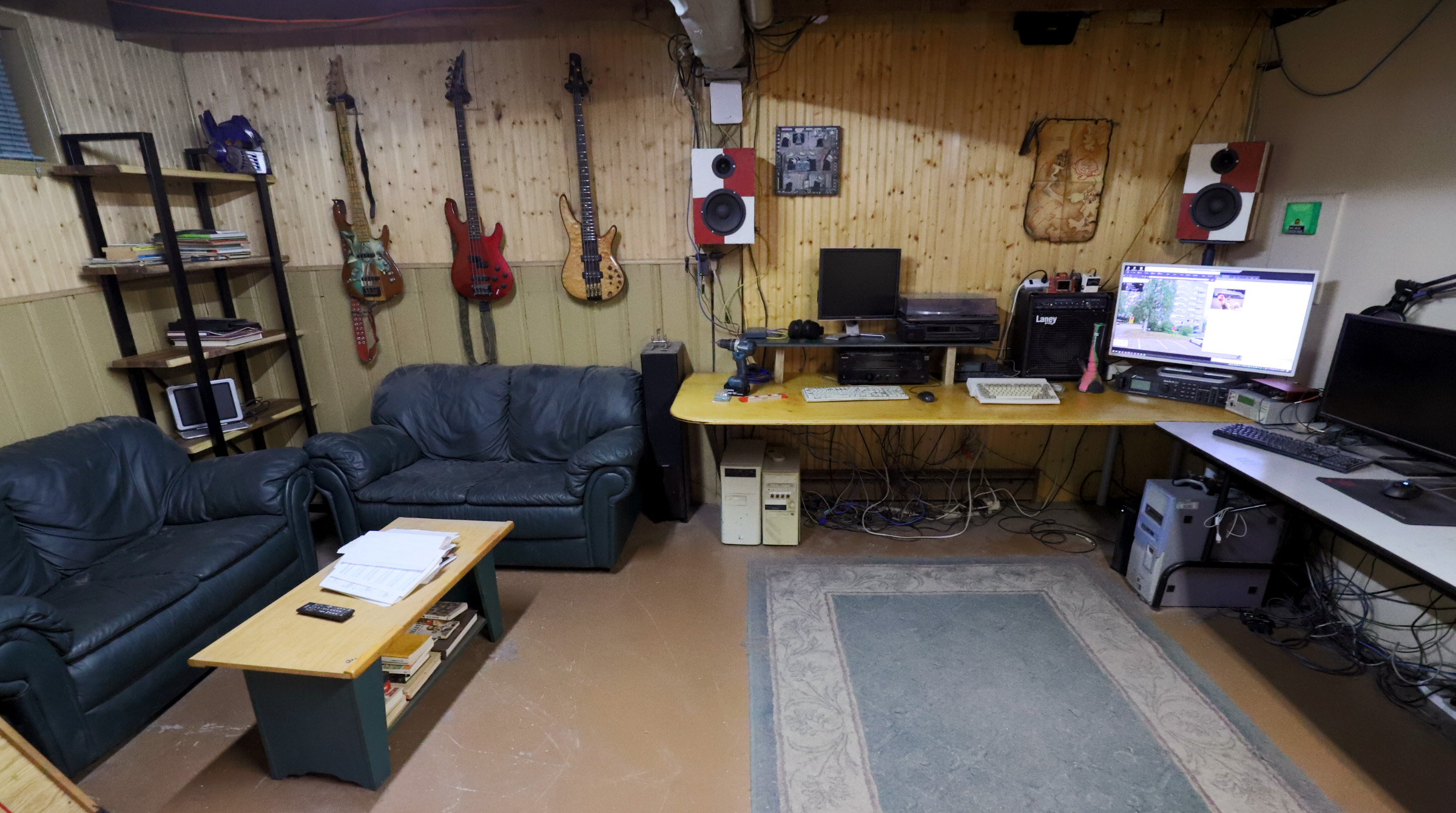 basement_amiga_speaker_stand_wallmount_acacia_shelve
