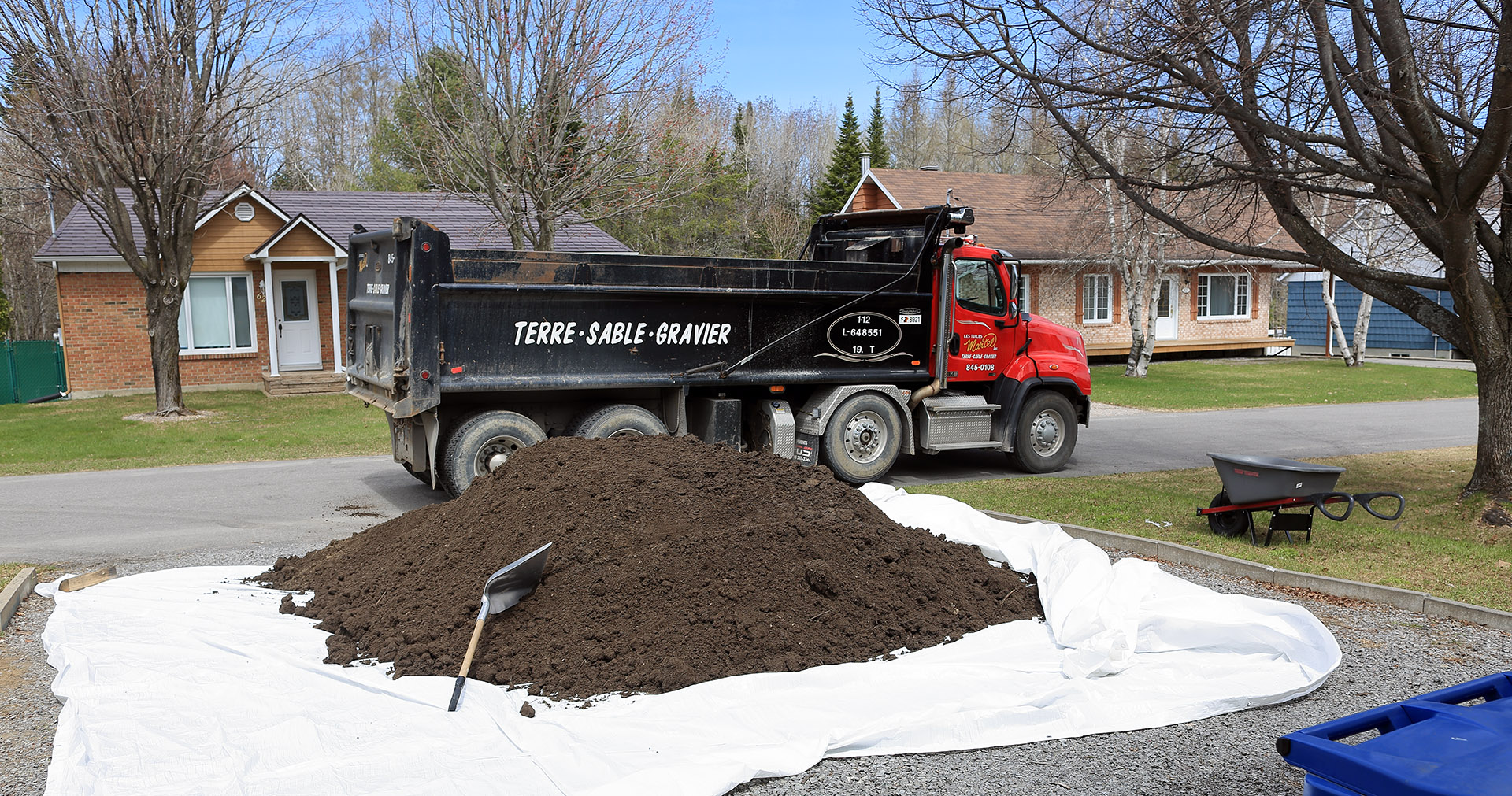 dirt_driveway