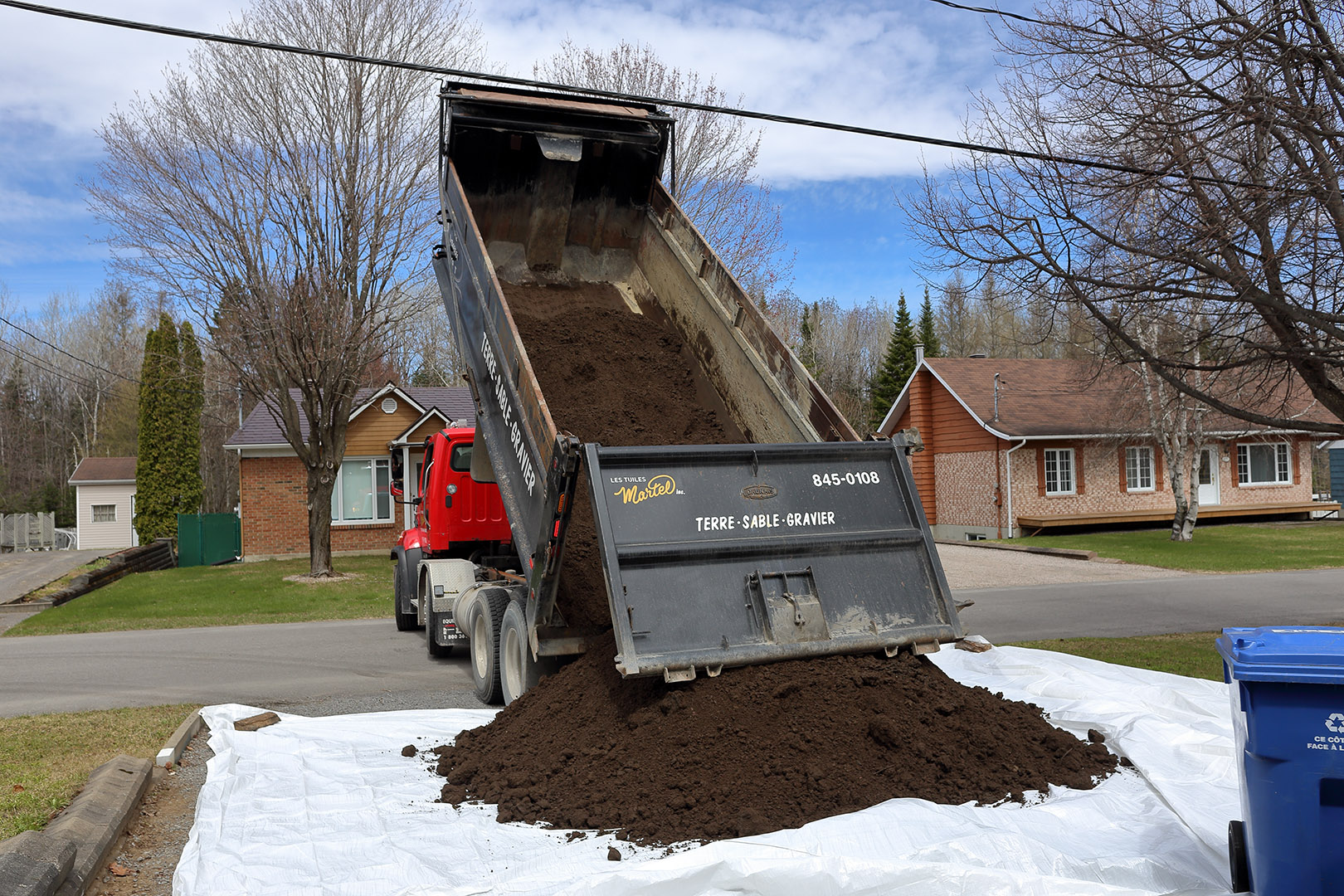 dumper_dumping_dirt