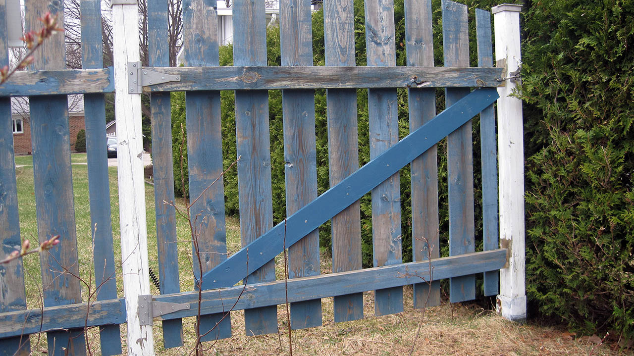 fence_door_exterior