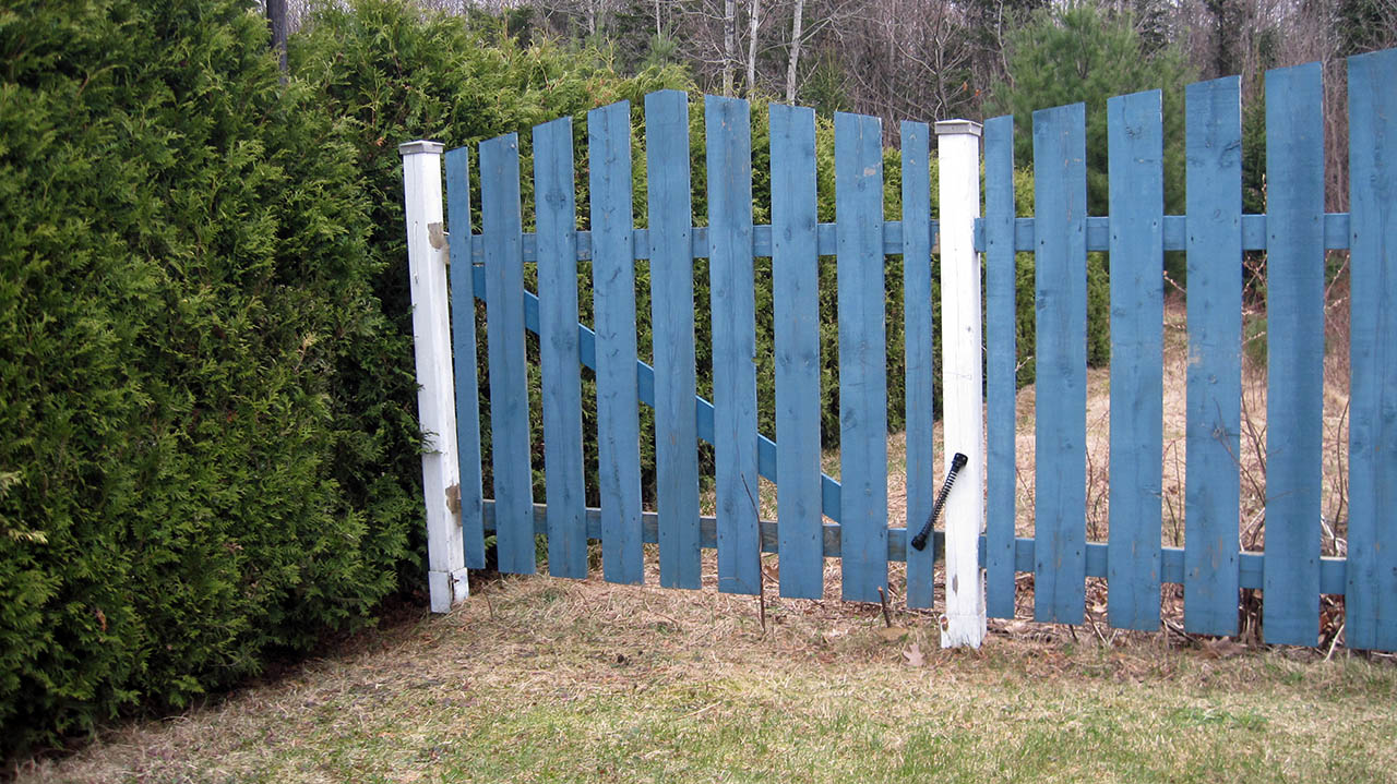 fence_door_interior