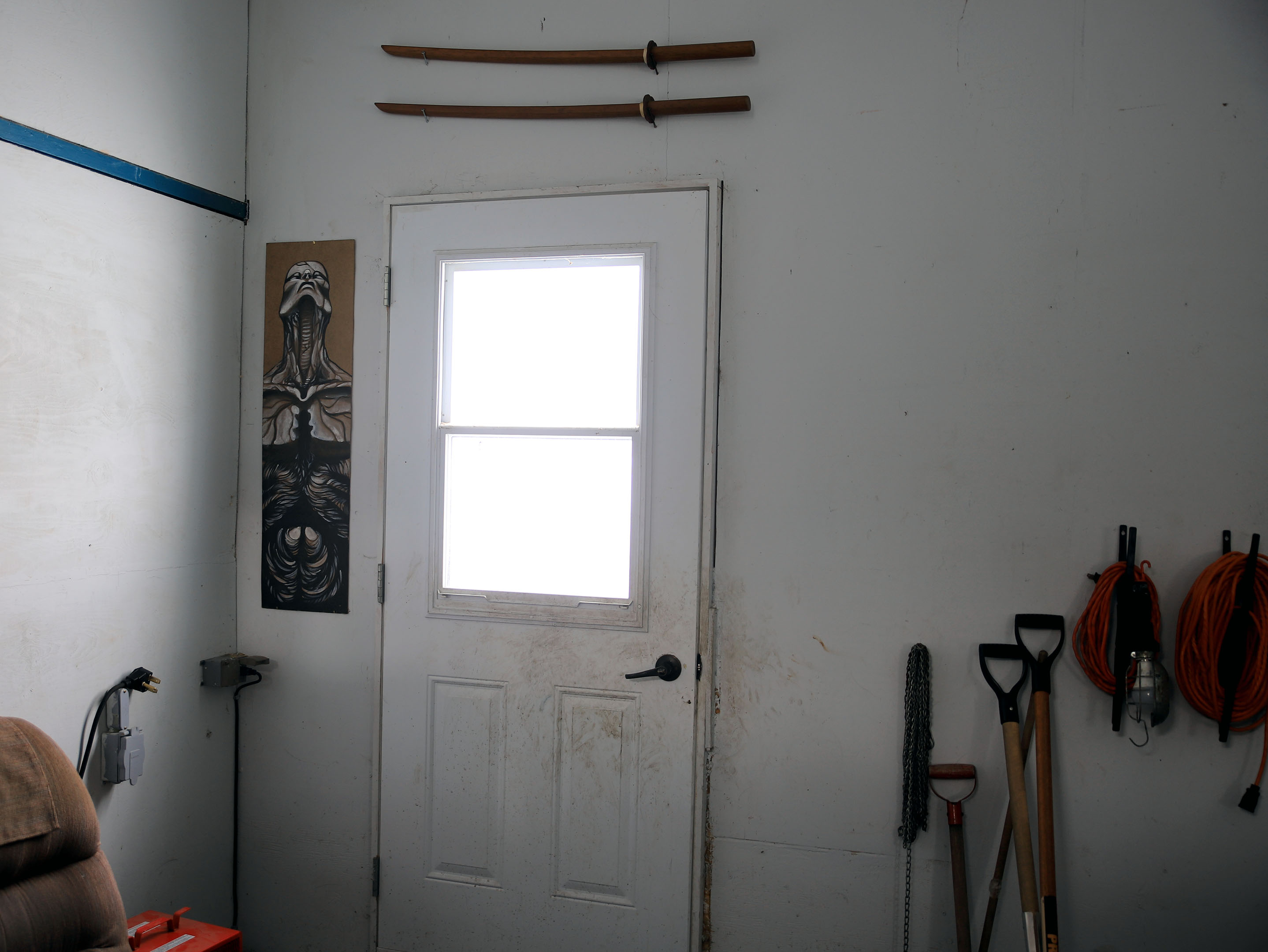 garage_decoration_door_paint_bokken