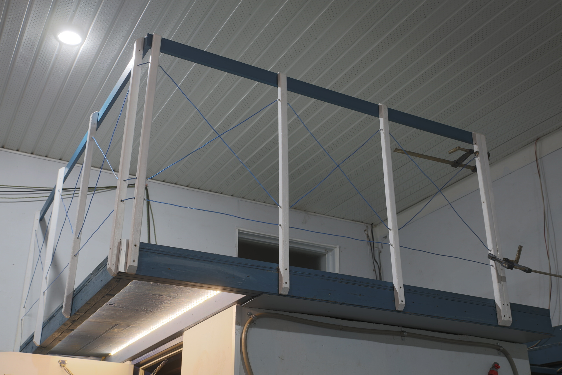 mezzanine_close_up