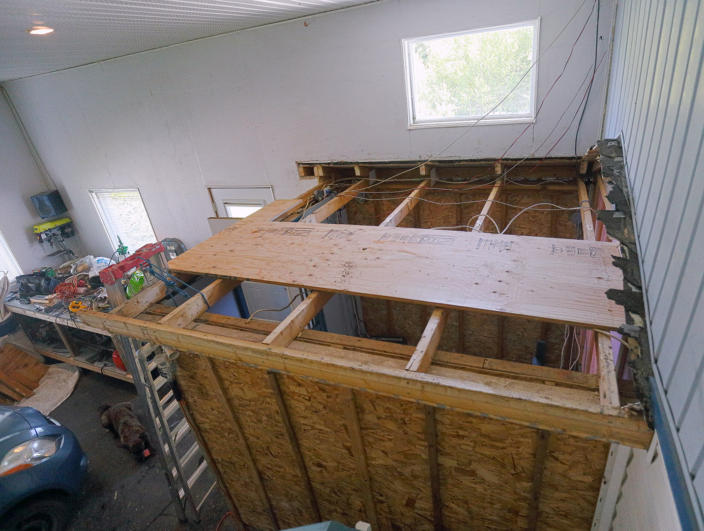 mezzanine_garage_open_roof