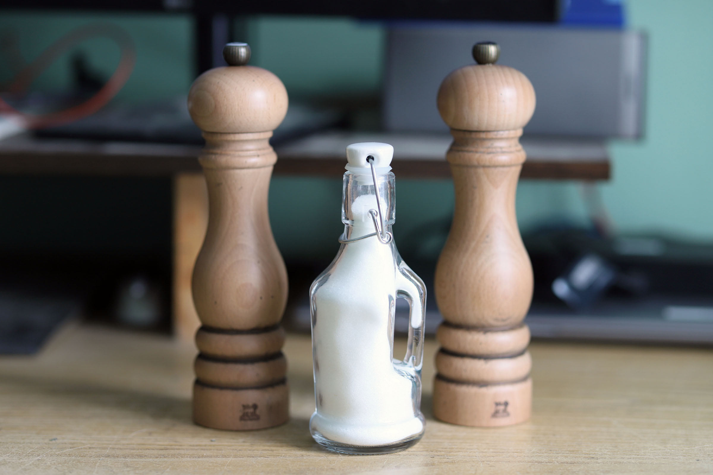 salt_pepper_grinder_sugar_jar