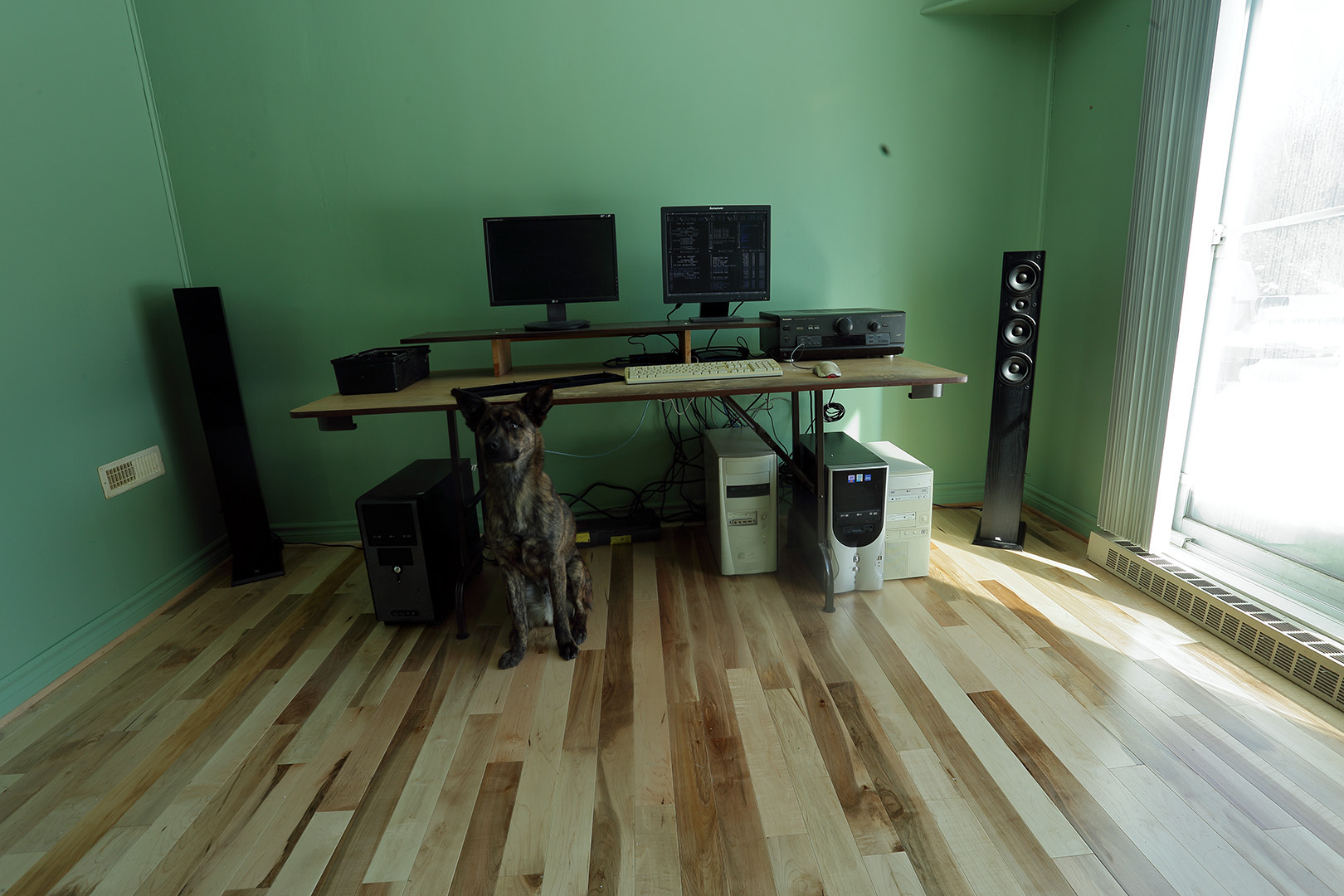 studio_empty_floor_movingin