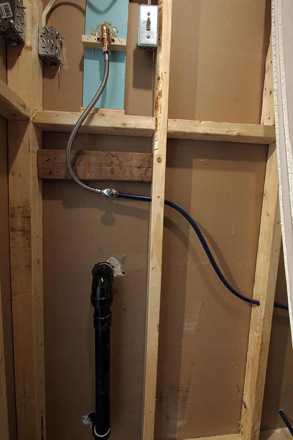 urinal_back_pipes
