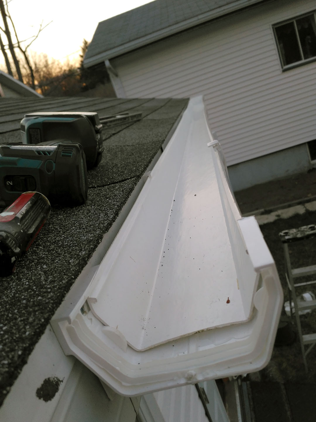 vinyl_gutter_garden_shed